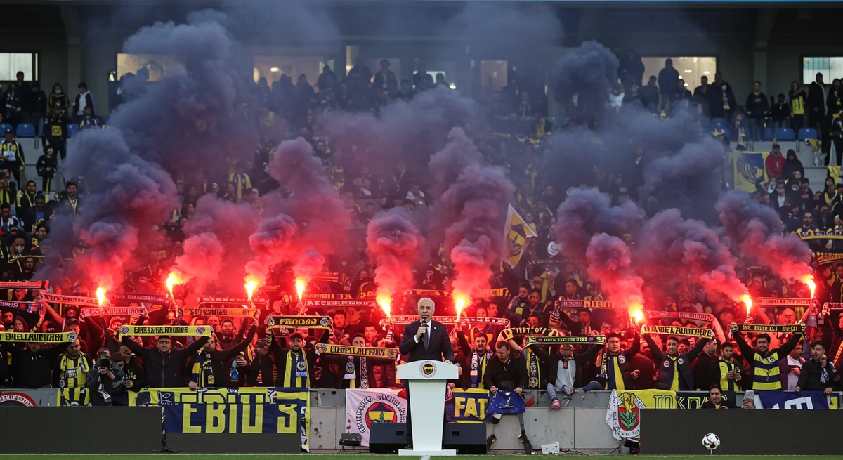 Aziz Yıldırım'dan Fenerbahçe Kongresinde Çarpıcı Mesajlar: "Messi Lazımsa Messi, Ronaldo Lazımsa Ronaldo Gelir!"